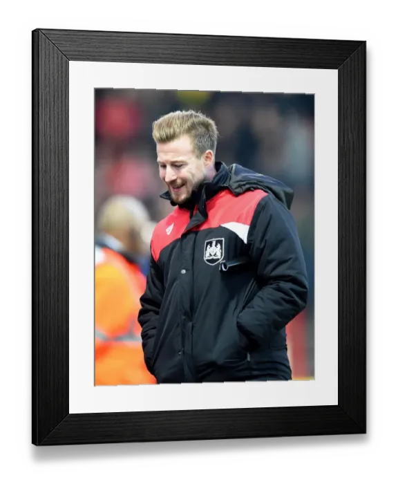 Framed Print : Wade Elliott Leads Bristol City Against Middlesbrough at Ashton Gate, Sky Bet Championship (January 2016)