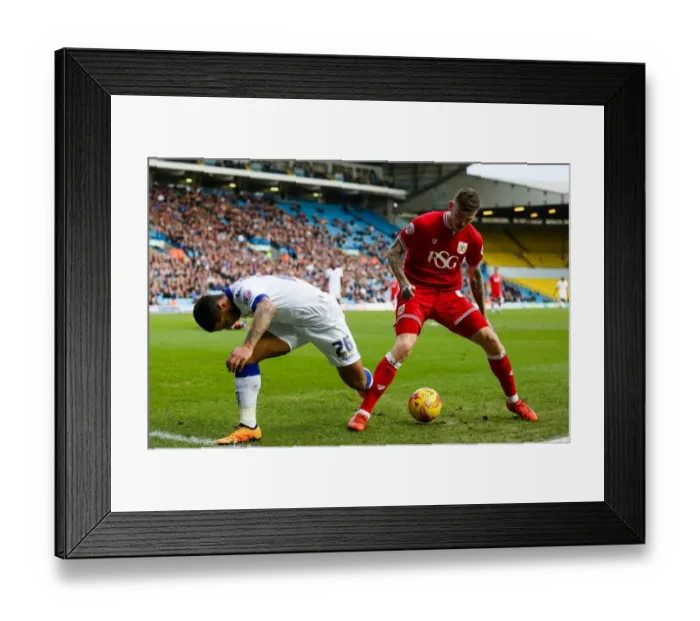 Framed Print : Leeds United vs. Bristol City: Clash Between Ben Gladwin and Liam Bridcutt