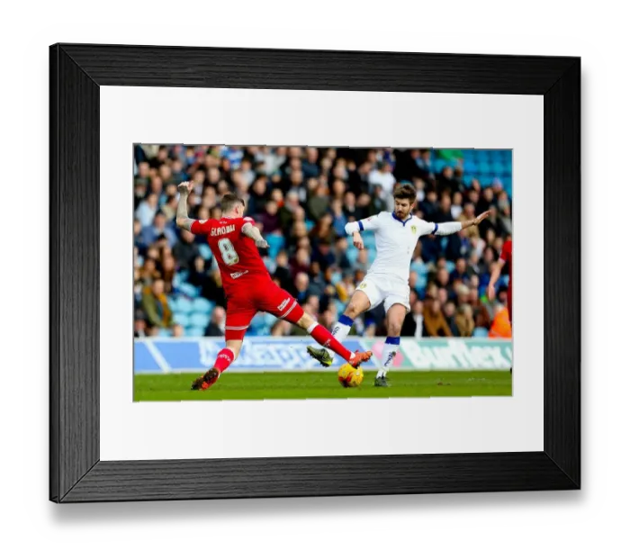 Framed Print : Bristol City's Ben Gladwin in Action against Leeds United, Sky Bet Championship 2016 Framed Print : Bristol City's Ben Gladwin in Action against Leeds United, Sky Bet Championship 2016