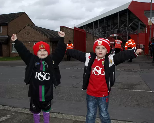 Bristol City Fans Arrive at The Valley for Charlton Athletic vs. Bristol City (Sky Bet Championship, 06.02.2016)