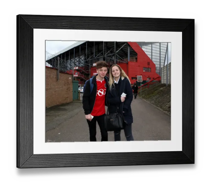 Framed Print : Bristol City Fans Arrive at The Valley for Charlton Showdown, Sky Bet Championship (06.02.2016) Framed Print : Bristol City Fans Arrive at The Valley for Charlton Showdown, Sky Bet Championship (06.02.2016)