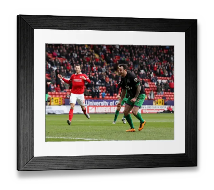 Framed Print : Lee Tomlin Scores Dramatic Penalty for Bristol City against Charlton Athletic in Sky Bet Championship Rivalry