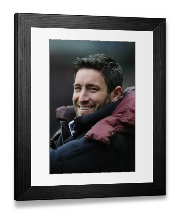 Framed Print : Johnson Leads Bristol City at Stadium MK against Milton Keynes Dons (2016) Framed Print : Johnson Leads Bristol City at Stadium MK against Milton Keynes Dons (2016)
