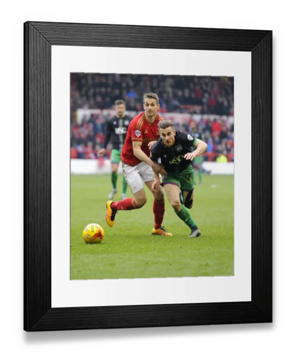 Framed Print : Bristol City's Joe Bryan Dribbles Past Nottingham Forest's Chris Cohen