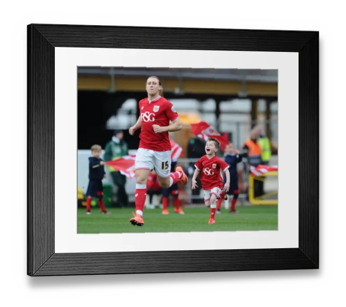 Framed Print : Sky Bet Championship Showdown: A Riveting Battle between Bristol City and Cardiff City at Ashton Gate, March 2016