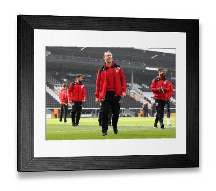 Framed Print : Luke Freeman of Bristol City Heads Back After Fulham Clash - Sky Bet Championship (12 March 2016) Framed Print : Luke Freeman of Bristol City Heads Back After Fulham Clash - Sky Bet Championship (12 March 2016)