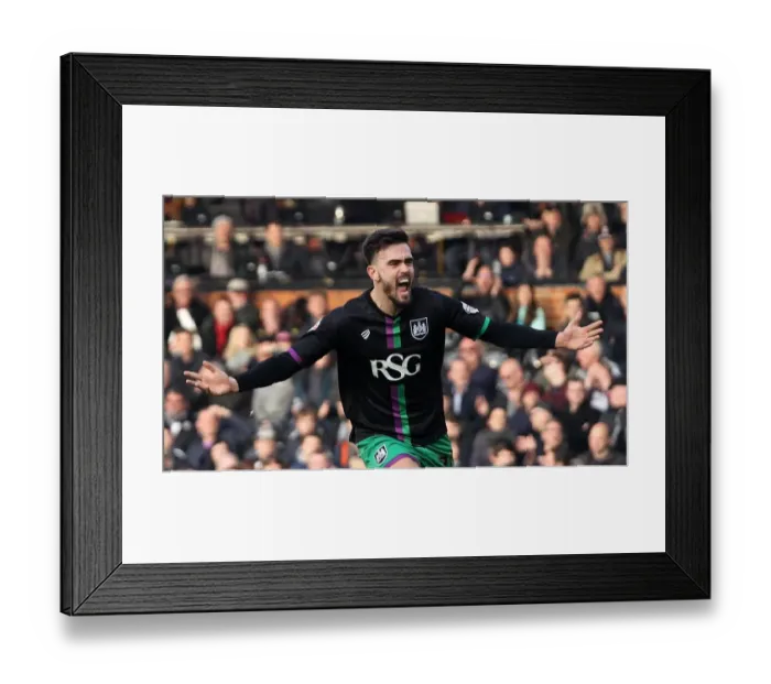 Framed Print : Marlon Pack Scores Equalizer: Fulham vs. Bristol City, Sky Bet Championship (12 March 2016)