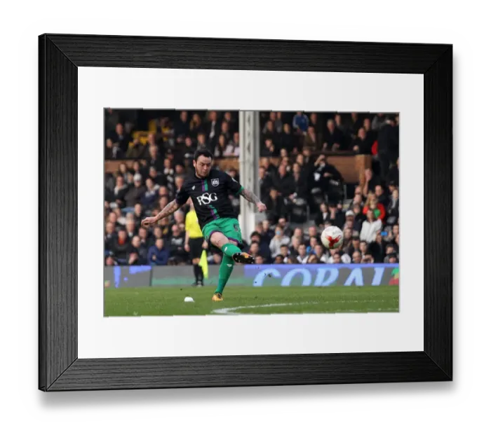 Framed Print : Bristol City's Lee Tomlin Scores Dramatic Winning Goal vs. Fulham in Sky Bet Championship (March 12, 2016) Framed Print : Bristol City's Lee Tomlin Scores Dramatic Winning Goal vs. Fulham in Sky Bet Championship (March 12, 2016)