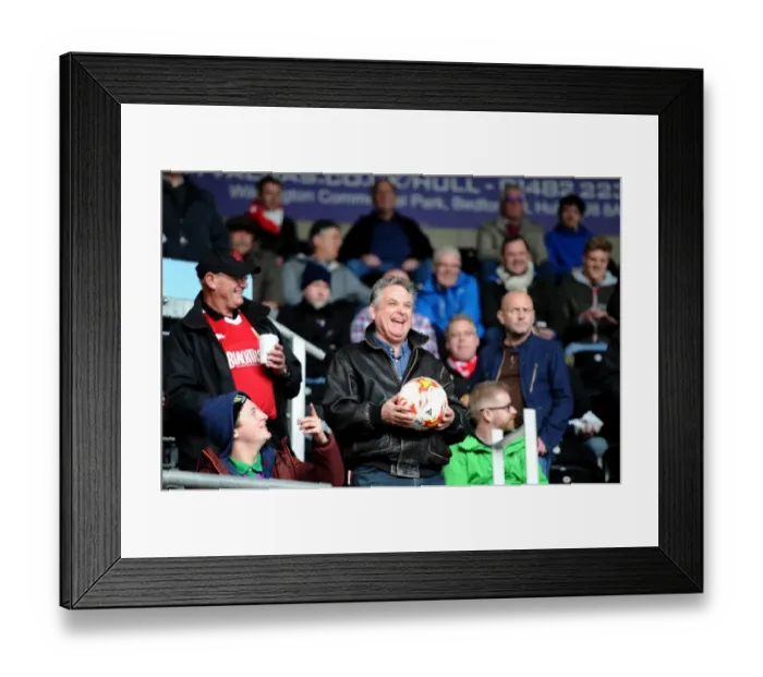 Framed Print : Bristol City Fans Unwavering Passion at Hull City vs. Bristol City, Sky Bet Championship (April 2016)