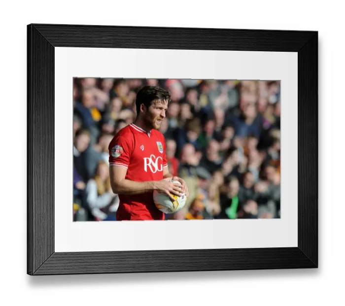 Framed Print : Adam Matthews in Action for Bristol City against Hull City, Sky Bet Championship 2016 - KC Stadium Framed Print : Adam Matthews in Action for Bristol City against Hull City, Sky Bet Championship 2016 - KC Stadium