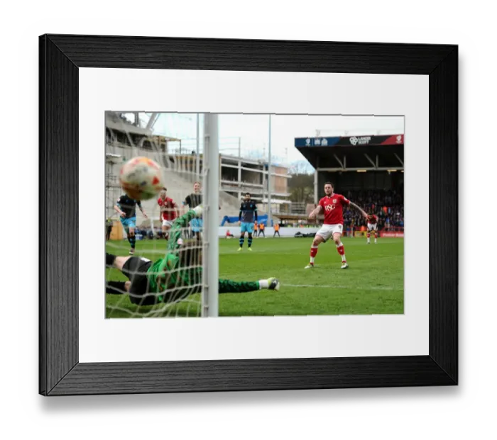Framed Print : Bristol City's Lee Tomlin Scores Penalty Against Sheffield Wednesday in Sky Bet Championship Match at Ashton Gate Stadium (April 9, 2016)
