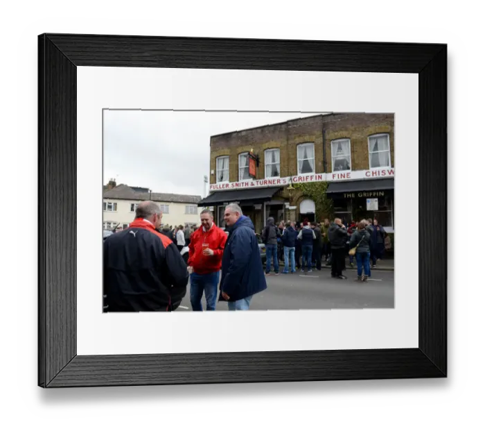 Framed Print : Bristol City Fans Unite at The Griffin Pub Ahead of Brentford Showdown, Sky Bet Championship 2016 Framed Print : Bristol City Fans Unite at The Griffin Pub Ahead of Brentford Showdown, Sky Bet Championship 2016