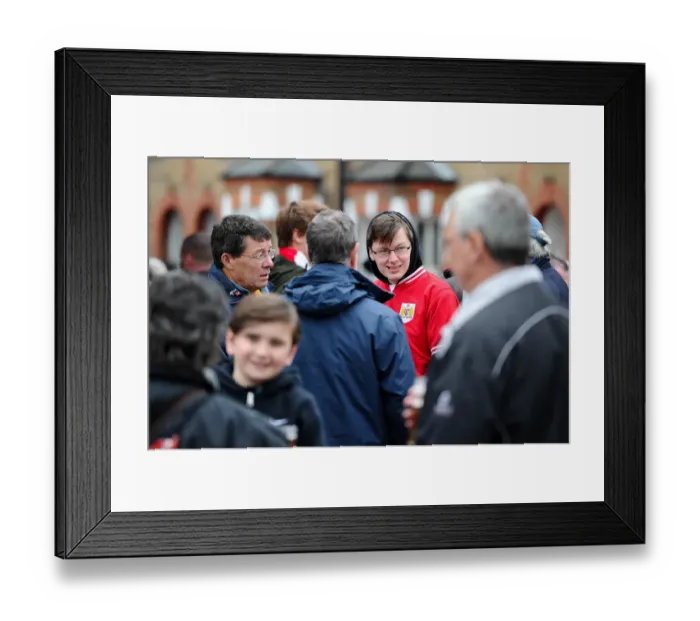 Framed Print : Bristol City Fans Unite at The Griffin Pub Before Brentford Showdown, Sky Bet Championship 2016
