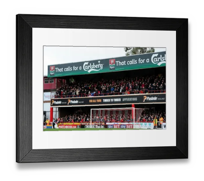 Framed Print : Bristol City Fans Passionate Support at Brentford's Griffin Park, Sky Bet Championship (16 / 04 / 2016) Framed Print : Bristol City Fans Passionate Support at Brentford's Griffin Park, Sky Bet Championship (16 / 04 / 2016)