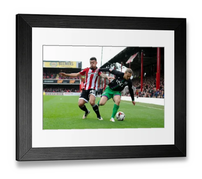 Framed Print : Bristol City's Luke Freeman Battles Nico Yennaris of Brentford in Championship Clash