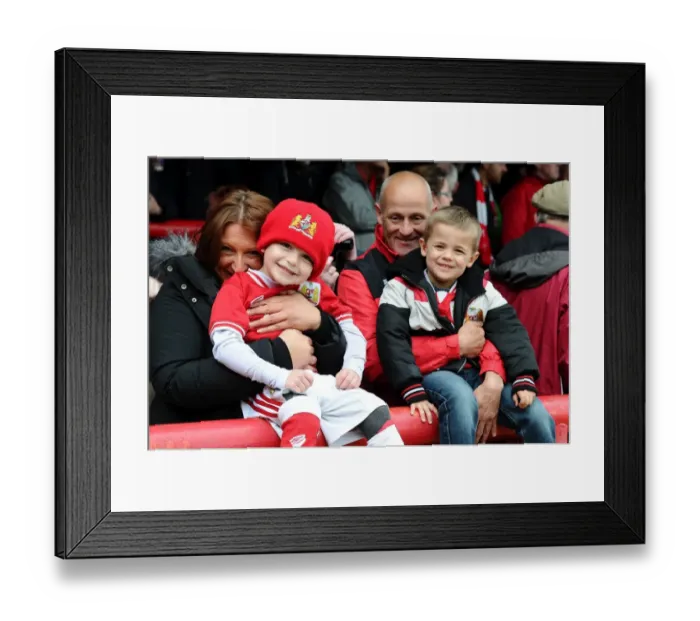 Framed Print : Bristol City Fans in Action at Griffin Park: Sky Bet Championship Match (16 / 04 / 2016) Framed Print : Bristol City Fans in Action at Griffin Park: Sky Bet Championship Match (16 / 04 / 2016)