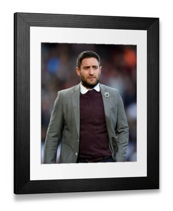 Framed Print : Lee Johnson: Leading the Charge for Bristol City at Ashton Gate, 2016 (Bristol City vs Derby County)