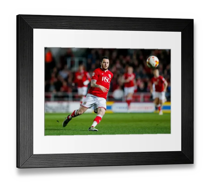 Framed Print : Bristol City vs Derby County: Lee Tomlin's Thrilling Performance in Sky Bet Championship 2016