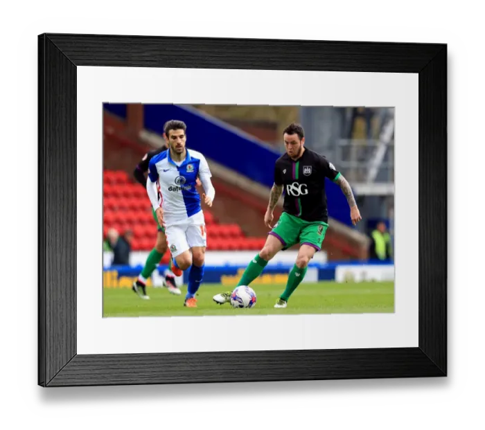 Framed Print : Bristol City's Lee Tomlin at Ewood Park against Blackburn Rovers, Sky Bet Championship 2016 Framed Print : Bristol City's Lee Tomlin at Ewood Park against Blackburn Rovers, Sky Bet Championship 2016