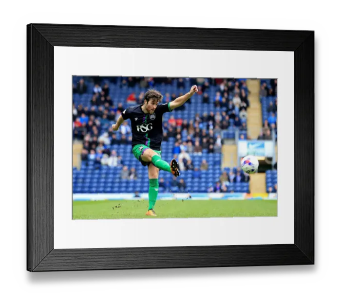 Framed Print : Bristol City's Adam Matthews in Action against Blackburn Rovers (23.04.2016)
