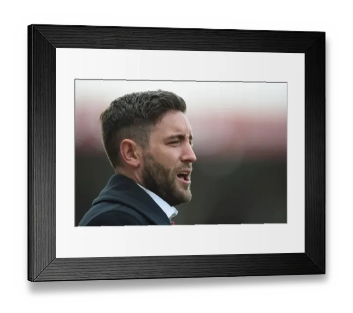Framed Print : Lee Johnson: Leading the Charge for Bristol City against Huddersfield Town in Sky Bet Championship (30 April 2016) Framed Print : Lee Johnson: Leading the Charge for Bristol City against Huddersfield Town in Sky Bet Championship (30 April 2016)