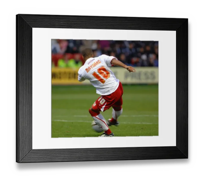 Framed Print : Bristol City vs Crewe Alexandra: A Football Rivalry from the 08-09 Season Framed Print : Bristol City vs Crewe Alexandra: A Football Rivalry from the 08-09 Season