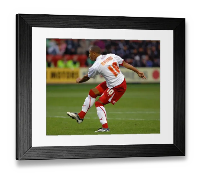 Framed Print : Football Showdown: Bristol City vs Crewe Alexandra - Season 08-09