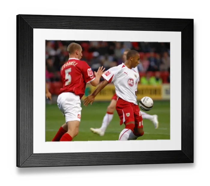 Framed Print : Football Showdown: Bristol City vs Crewe Alexandra - Season 08-09