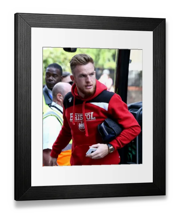 Framed Print : Bristol City's Alex Pearce Arrives at Loftus Road Ahead of QPR Clash (07.05.2016)