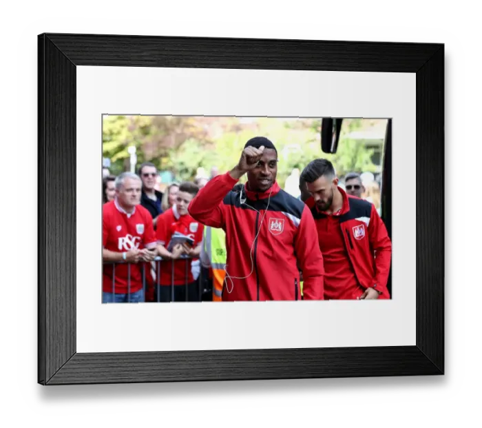 Framed Print : Bristol City's Kodjia and Pack Arrive at Loftus Road Ahead of QPR Clash