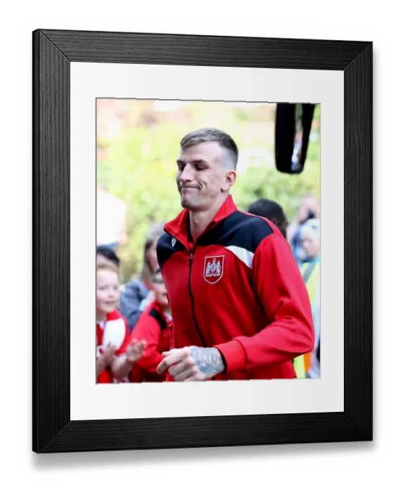 Framed Print : Aden Flint's Arrival: Queens Park Rangers vs. Bristol City, Sky Bet Championship (07.05.2016)