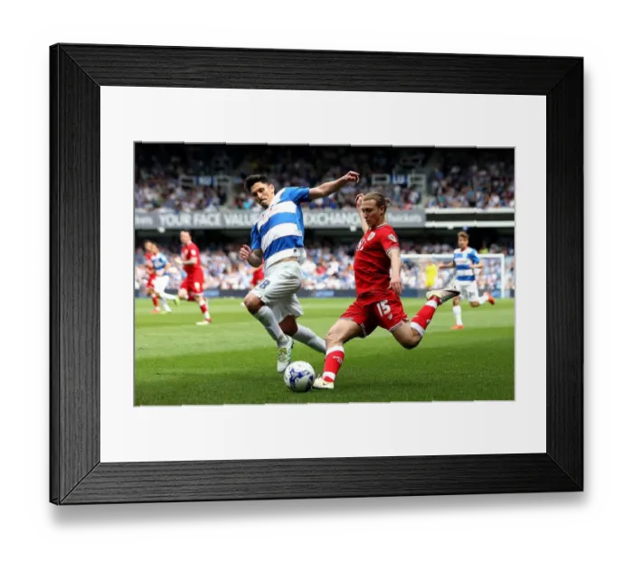 Framed Print : Bristol City's Luke Freeman Sends a Cross at Queens Park Rangers, Sky Bet Championship (07 / 05 / 2016)