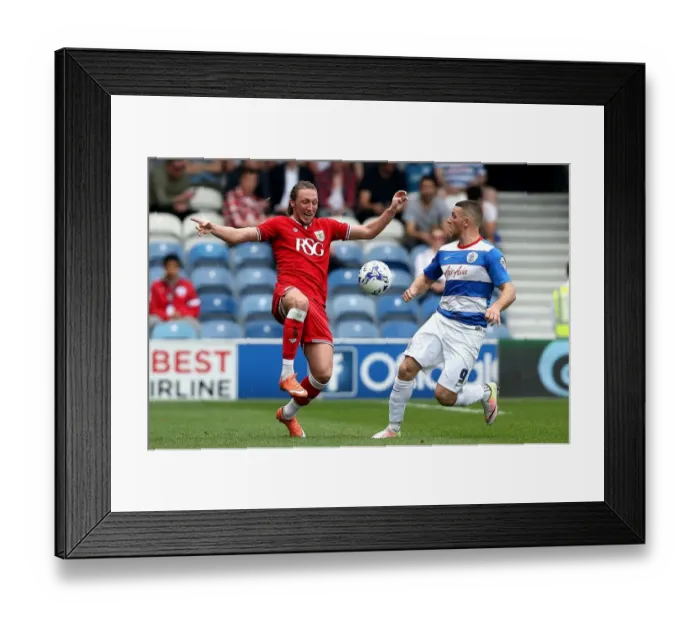 Framed Print : Luke Ayling vs Conor Washington: Battle at Loftus Road - Bristol City vs Queens Park Rangers, Sky Bet Championship (07 / 05 / 2016)