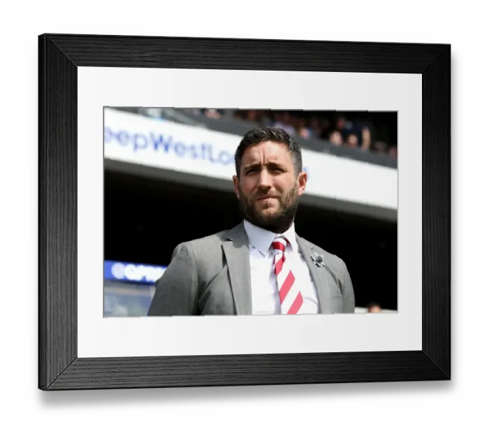 Framed Print : Lee Johnson Leads Bristol City at Loftus Road: Sky Bet Championship Showdown against Queens Park Rangers (07 / 05 / 2016)