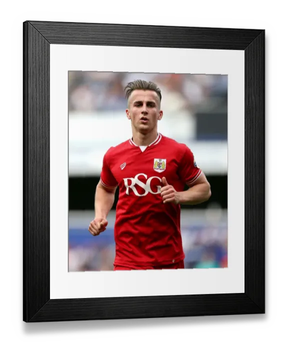 Framed Print : Bristol City's Joe Bryan in Action Against Queens Park Rangers, May 2016 Framed Print : Bristol City's Joe Bryan in Action Against Queens Park Rangers, May 2016