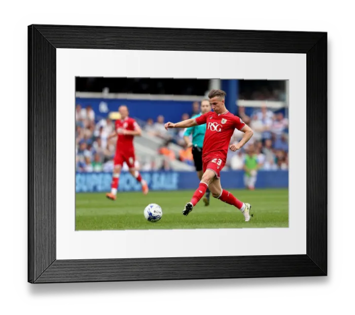 Framed Print : Bristol City's Joe Bryan in Action: Passing the Ball, Sky Bet Championship (07.05.2016)