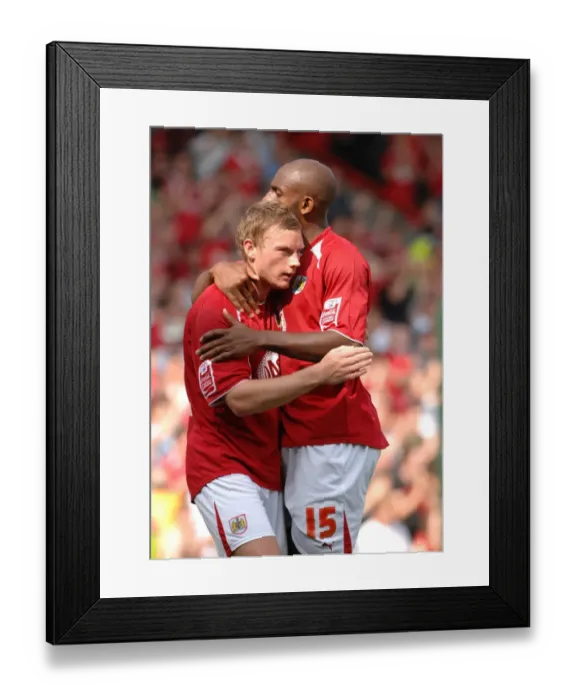 Framed Print : Bristol City vs QPR: Clash of the First Teams - 08-09 Season