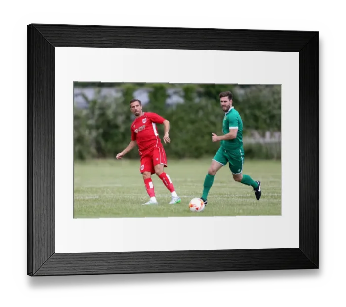 Framed Print : Bristol City's Gary O'Neil in Action against Hengrove Athletic (2016)