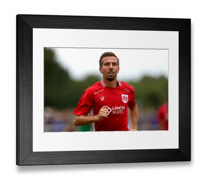 Framed Print : Bristol City's Gary O'Neil in Pre-Season Form: Action Shots from the Friendly against Hengrove Athletic (10.07.2016)