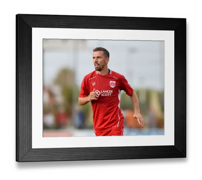 Framed Print : Gary O'Neil in Action: Bristol City vs Granada, 2016 (Pre-season Friendly) Framed Print : Gary O'Neil in Action: Bristol City vs Granada, 2016 (Pre-season Friendly)