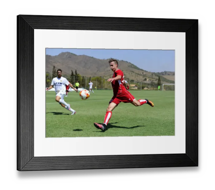 Framed Print : Bristol City's Joe Bryan Readies for Cross in Pre-Season Friendly Against UCAM Framed Print : Bristol City's Joe Bryan Readies for Cross in Pre-Season Friendly Against UCAM