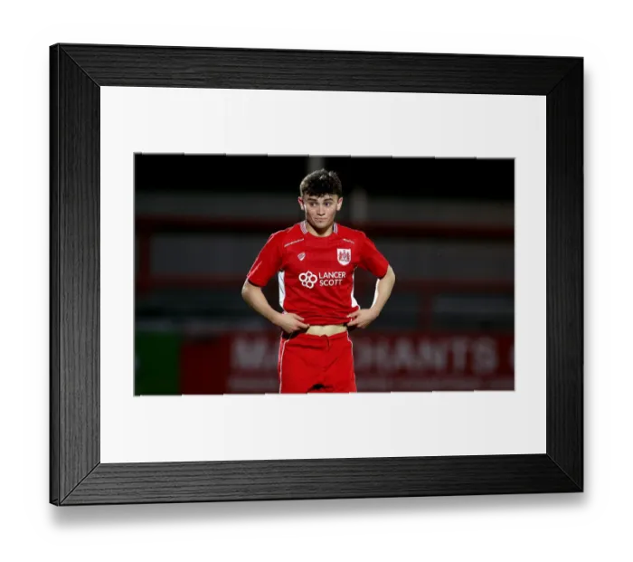 Framed Print : Bristol City's Jonny Smith in Action against Cheltenham Town, 2016