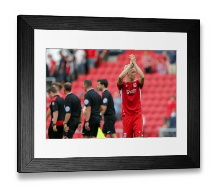 Framed Print : Hordur Magnusson's Debut: A Heartfelt Thank You to Bristol City Fans Framed Print : Hordur Magnusson's Debut: A Heartfelt Thank You to Bristol City Fans