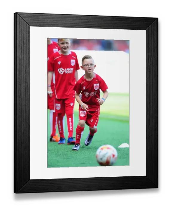 Framed Print : Bristol City vs Wigan Athletic: Clash at Ashton Gate Framed Print : Bristol City vs Wigan Athletic: Clash at Ashton Gate
