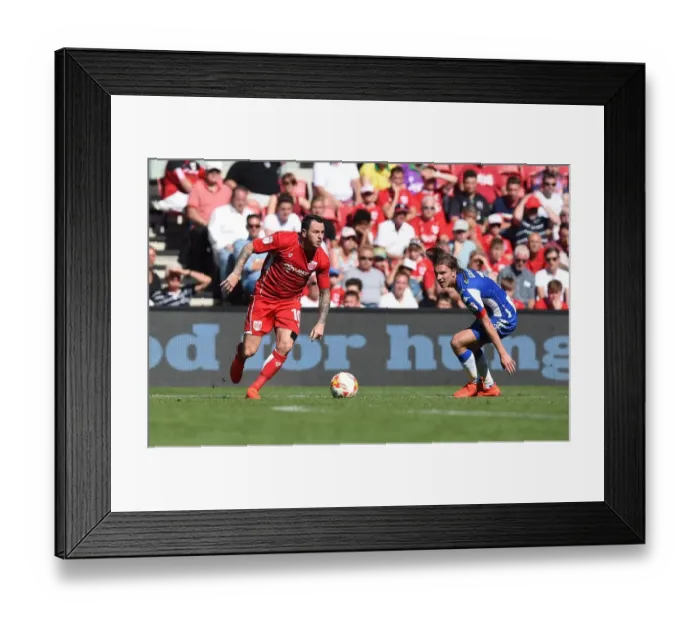 Framed Print : Lee Tomlin in Action: Bristol City vs Wigan Athletic, Sky Bet Championship, Ashton Gate Framed Print : Lee Tomlin in Action: Bristol City vs Wigan Athletic, Sky Bet Championship, Ashton Gate