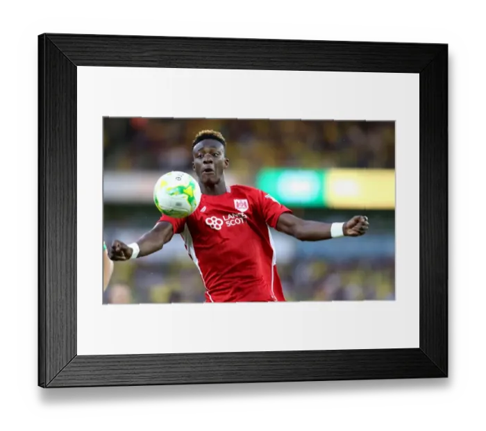 Framed Print : Tammy Abraham in Control: Norwich City vs. Bristol City Championship Clash, 2016