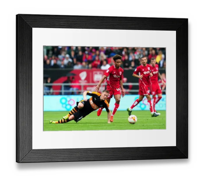 Framed Print : Bobby Reid Breaks Free: Thrilling Moment from Bristol City vs Newcastle United, 2016