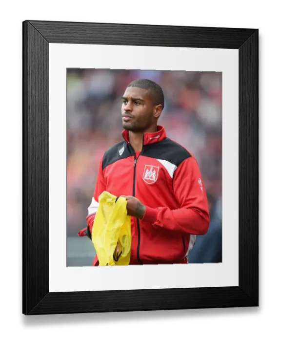 Framed Print : Bristol City FC: Mark Little Warming Up Ahead of Bristol City v Newcastle United (2016) Framed Print : Bristol City FC: Mark Little Warming Up Ahead of Bristol City v Newcastle United (2016)