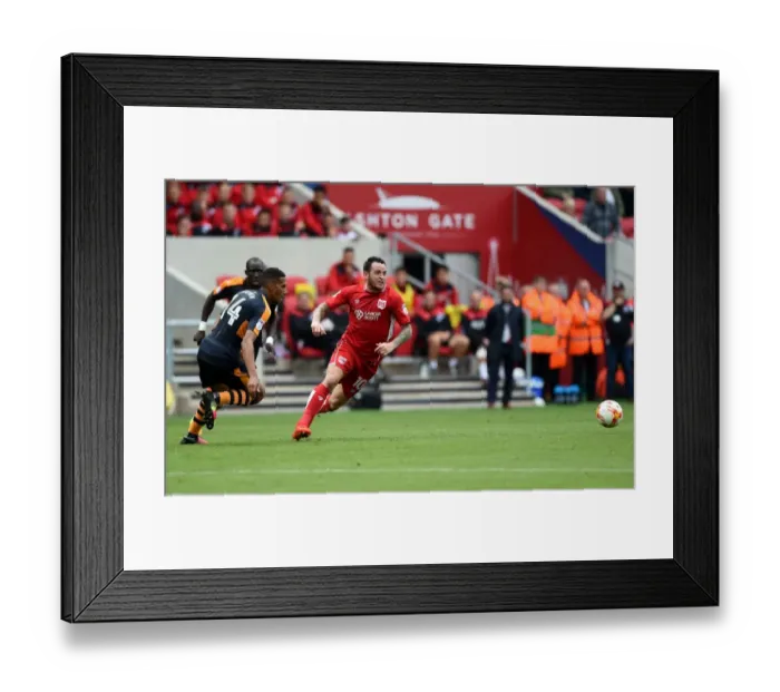 Framed Print : Lee Tomlin in Action: Bristol City vs Newcastle United, Ashton Gate 2016 Framed Print : Lee Tomlin in Action: Bristol City vs Newcastle United, Ashton Gate 2016
