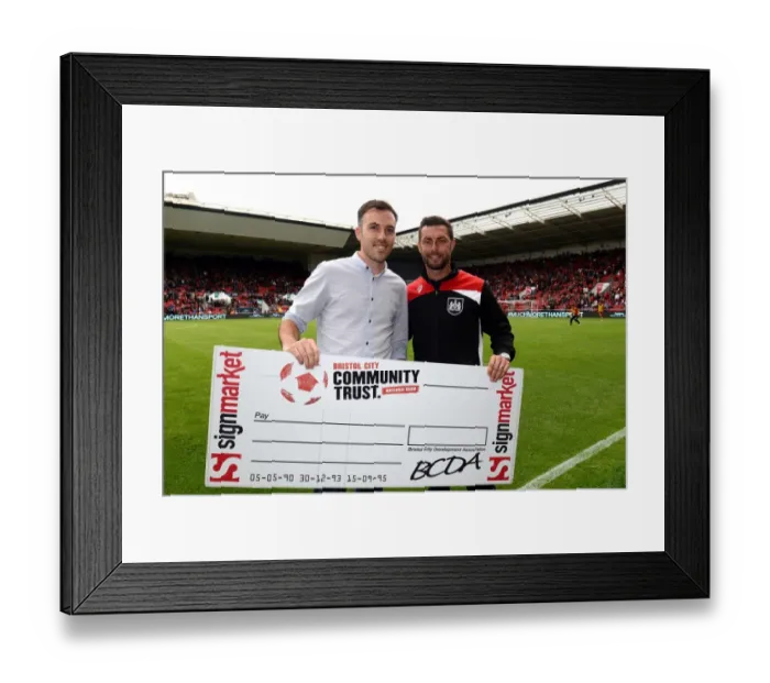 Framed Print : Sky Bet Championship Showdown: Bristol City vs Newcastle United at Ashton Gate (August 2016)